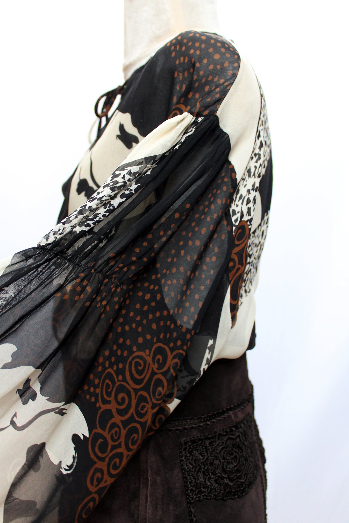 DOLCE & GABBANA RUNWAY LOOK F/W 2002