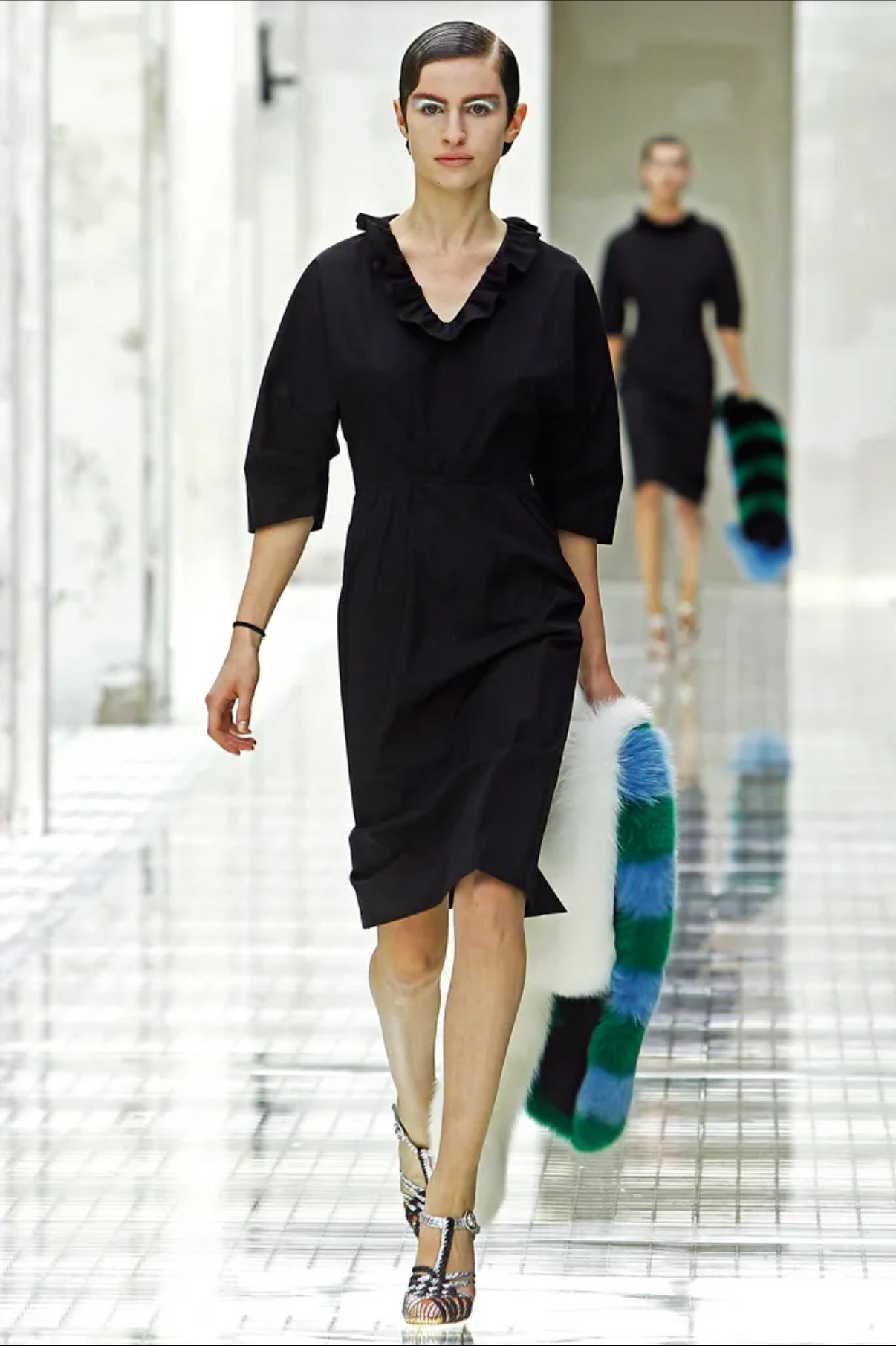 PRADA ABITO CON SCOLLO ROUCHES S/S 2011